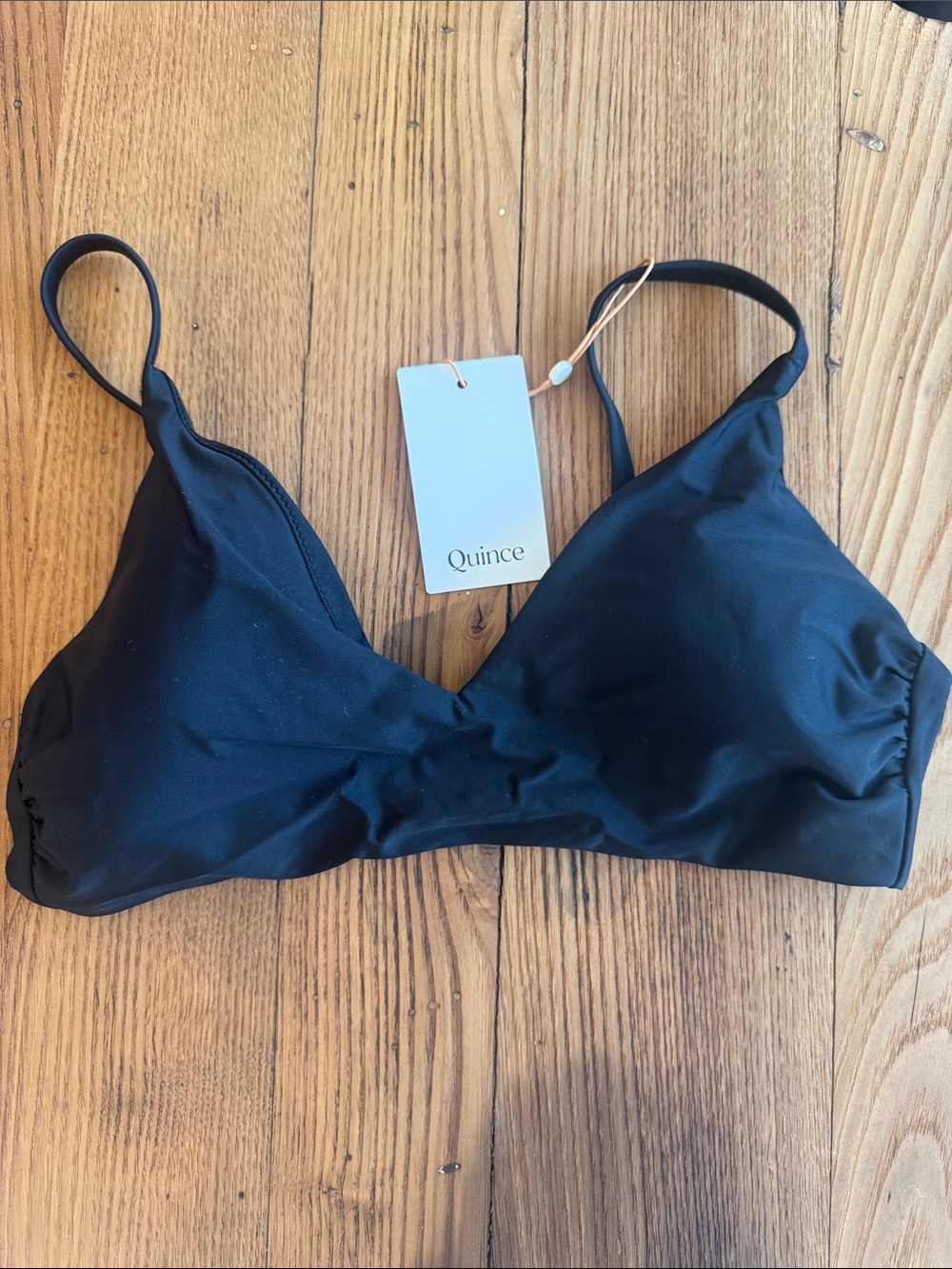 NWT Quince Black Wireless Bathing Suit Top with Adjustable Straps – size large